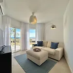 Moderna Primera Linea | Vistas Al Mar 丰希罗拉